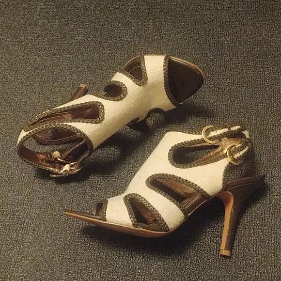 Tahari Heels - Picture 2 of 4